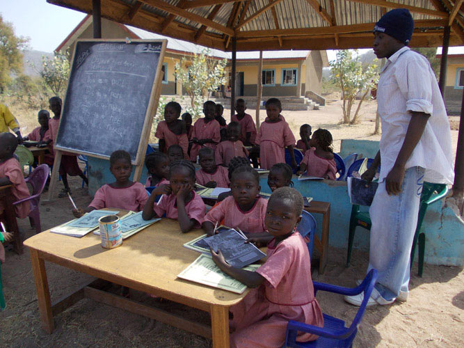 Realizzazione di una scuola elementare in Kona